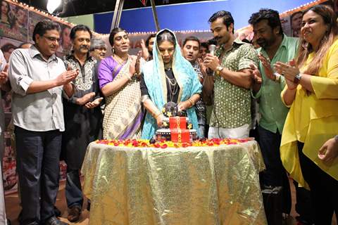 Shabana Azmi Celebrates her Birthday on sets of show 'AMMA'