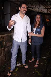 Esha Deol snapped with husband Bharat Takhtani in Bandra