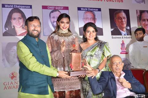 Deepika Padukone and Shaina NC at Giants International Awards 2016