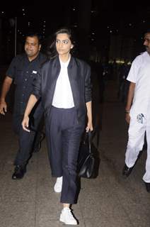 Airport Stories: Sonam Kapoor!