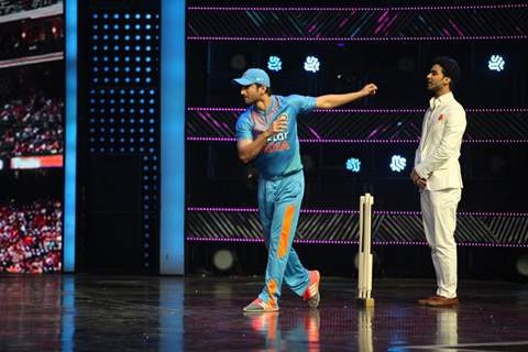 Sushant Singh Rajput at Promotion of 'M.S. Dhoni: The Untold Story' on sets of Dance Plus 2