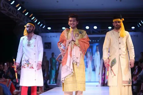 Vivek Mishra walks for Bhubaneswar Style Week -2016