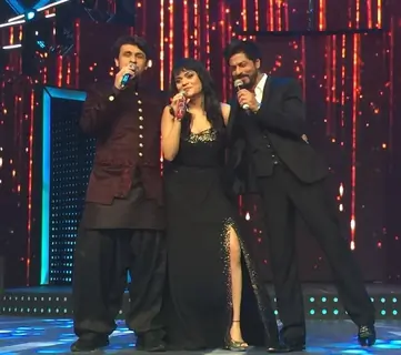 Aditi Singh Sharma with Sonu Niigam and Shah Rukh Khan