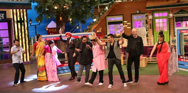 Shankar Ehsaan Loy dances with cast of Kapil Sharma's show on the sets of The Kapil Sharma Show