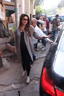 Kareena, Karishma and Amrita Arora Snapped post lunch!