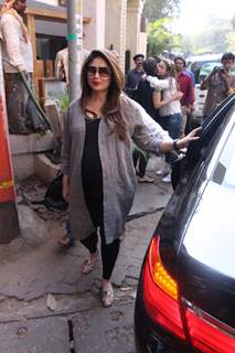 Kareena, Karishma and Amrita Arora Snapped post lunch!