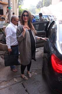 Kareena, Karishma and Amrita Arora Snapped post lunch!