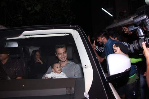 Celebs attend Salim Khan's birthday bash!