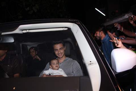 Celebs attend Salim Khan's birthday bash!