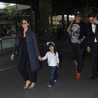 Airport Diaries: Akshay Kumar and Twinkle Khanna with their daughter