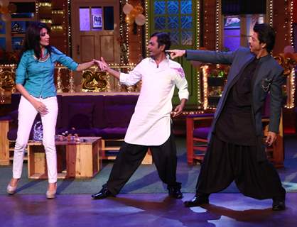 Shah Rukh Khan and Nawazuddin Siddiqui on sets of The Kapil Sharma Show