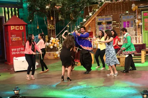Shah Rukh Khan and Nawazuddin Siddiqui on sets of The Kapil Sharma Show