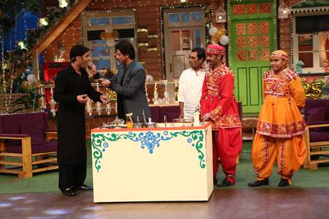 Shah Rukh Khan and Nawazuddin Siddiqui on sets of The Kapil Sharma Show