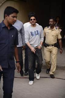 Shah Rukh Khan promotes 'Raaes'