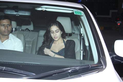 Sara Ali Khan looks sizzling while leaving at Kareena Kapoor's house