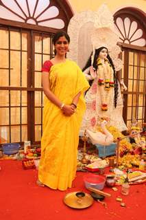 Sakshi Tanwar attends Anurag Basu's Durga Pooja