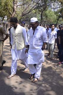 Abhishek Bachchan and Jackie Shroff at Suniel Shetty's father's funeral