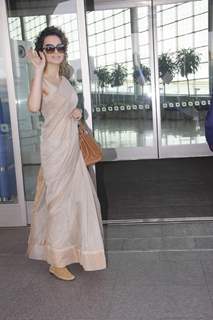 #AirportSpottings: Celebs Snapped at Airport