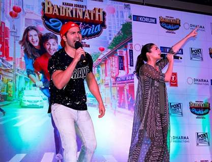 Varun Dhawan and Alia Bhatt Promote 'Badrinath Ki Dulhaniya' at Korum Mall