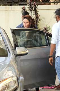 Kareena Kapoor Snapped in Bandra