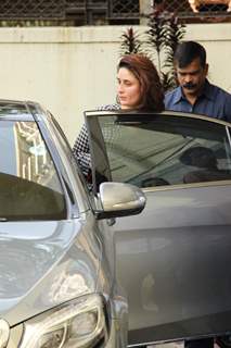 Kareena Kapoor Snapped in Bandra