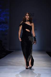 Vaani Kapoor walks the ramp at Amazon Fashion Week