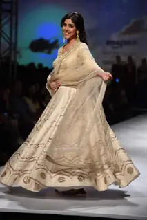Saakshi Tanwar walks the ramp at Amazon Fashion Week