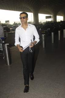 Manoj Bajpayee Snapped at Airport!