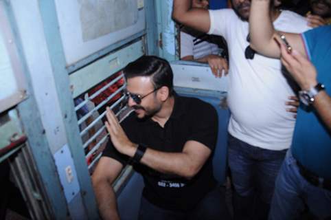 Vivek Oberoi takes a train journey to promote housing project Karrm Brahmaand!