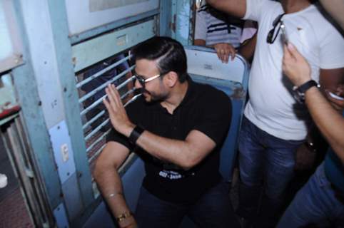 Vivek Oberoi takes a train journey to promote housing project Karrm Brahmaand!