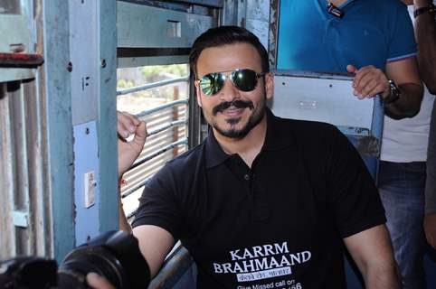 Vivek Oberoi takes a train journey to promote housing project Karrm Brahmaand!