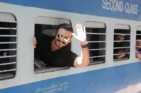Vivek Oberoi takes a train journey to promote housing project Karrm Brahmaand!