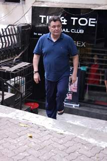 Rishi Kapoor Snapped at Tip Toe Salon, Bandra