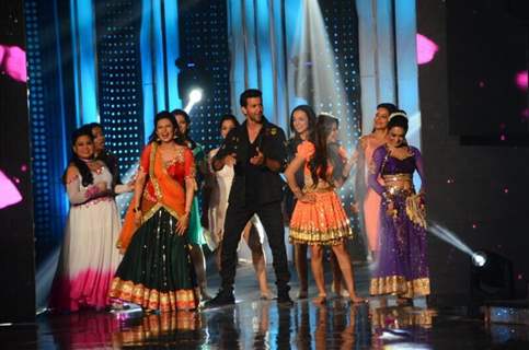 Hrithik Roshan sets the stage on fire at 'Nach Bachliye'