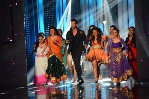 Hrithik Roshan sets the stage on fire at 'Nach Bachliye'