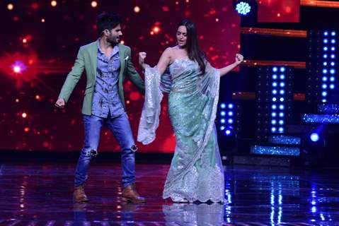 Harbhajan Singh and his wife Geeta Basra on the sets of 'Nach Baliye 8'