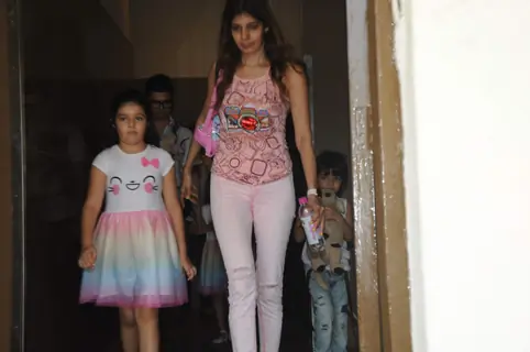 Akshay Kumar - Twinkle Khanna snapped with daughter Nitara
