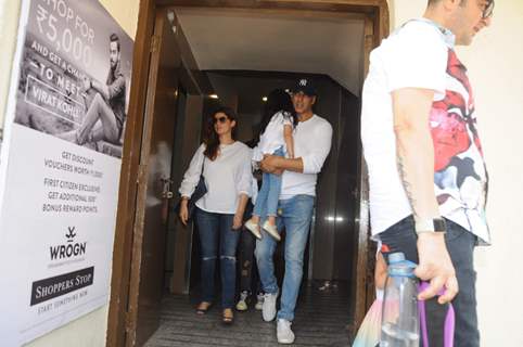 Akshay Kumar - Twinkle Khanna snapped with daughter Nitara