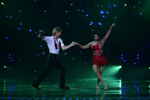 Aashka Goradia performs with her boyfriend Brent Goble on 'Nach Baliye'