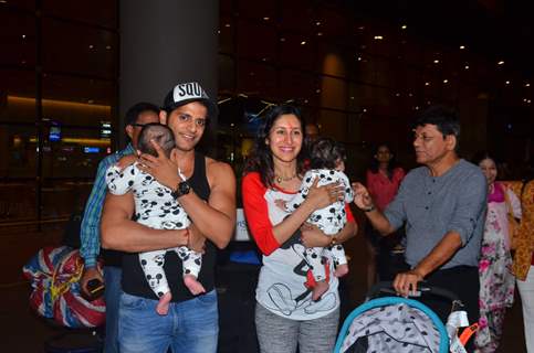 Karanvir Bohra with wife Teejay Sidhu snapped at the Airport!