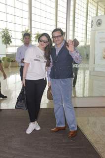 Saif Ali Khan and Kareena Kapoor snapped at the Airport!