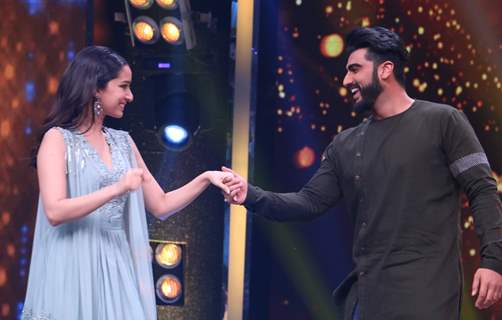 Arjun and Shraddha promote 'Half Girlfriend on Zee TV's  'Sa Re Ga Ma' Lil Champs'