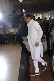 Akshaye Khanna at Prayer Meet of Vinod Khanna