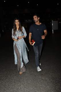 Sushant Singh Rajput and Kriti Sanon snapped at the airport!