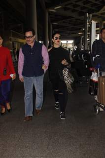 Saif Ali Khan and Kareena Kapoor snapped at the airport