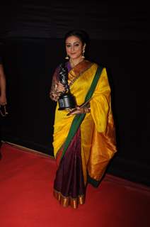 Divya Dutta poses with award at Dadasaheb Phalke Awards