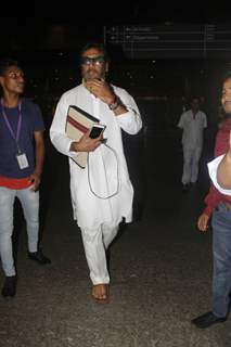 Jackie Shroff snapped at the airportq