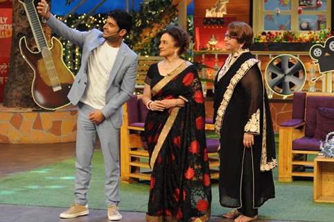 Kapil Sharma takes a selfie with Asha Parekh and Helen on the sets of 'The Kapil Sharma Show'