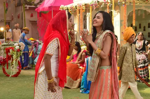 Tejasswi Prakash Wayangankar on the sets of Pehredaar Piya Ki