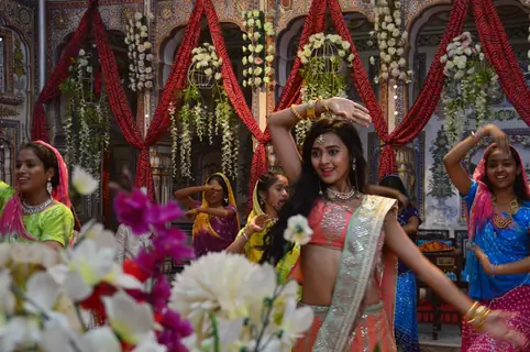 Tejasswi Prakash Wayangankar on the sets of Pehredaar Piya Ki